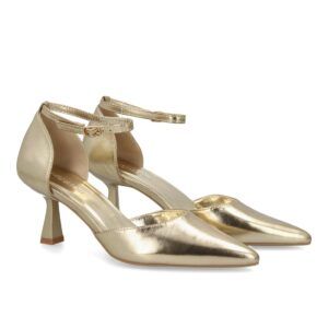 Zapato de salón con cierre de hebilla color oro