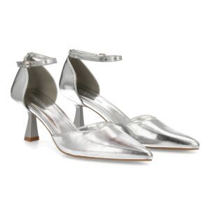 Zapato de salón con cierre de hebilla color plata